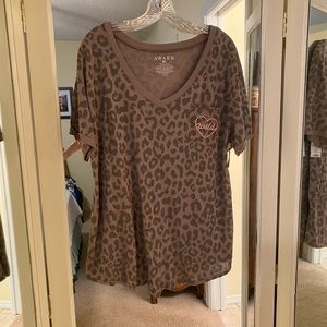 AWAKE WILD JUNIORS WOMENS XL NWT Tee Top Animal Print